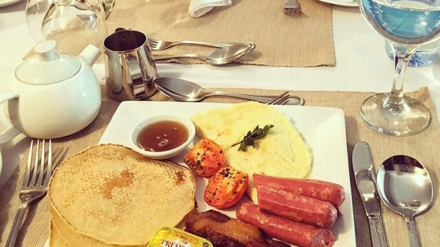 breakfast-served-at-355