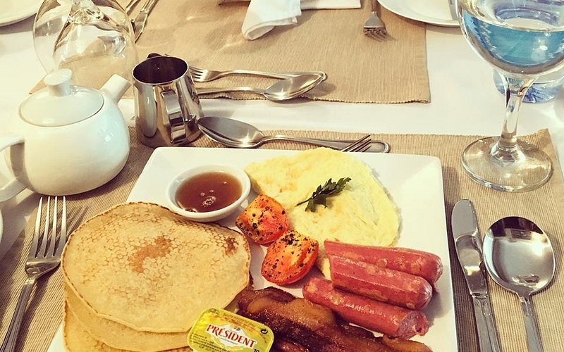 breakfast-served-at-355